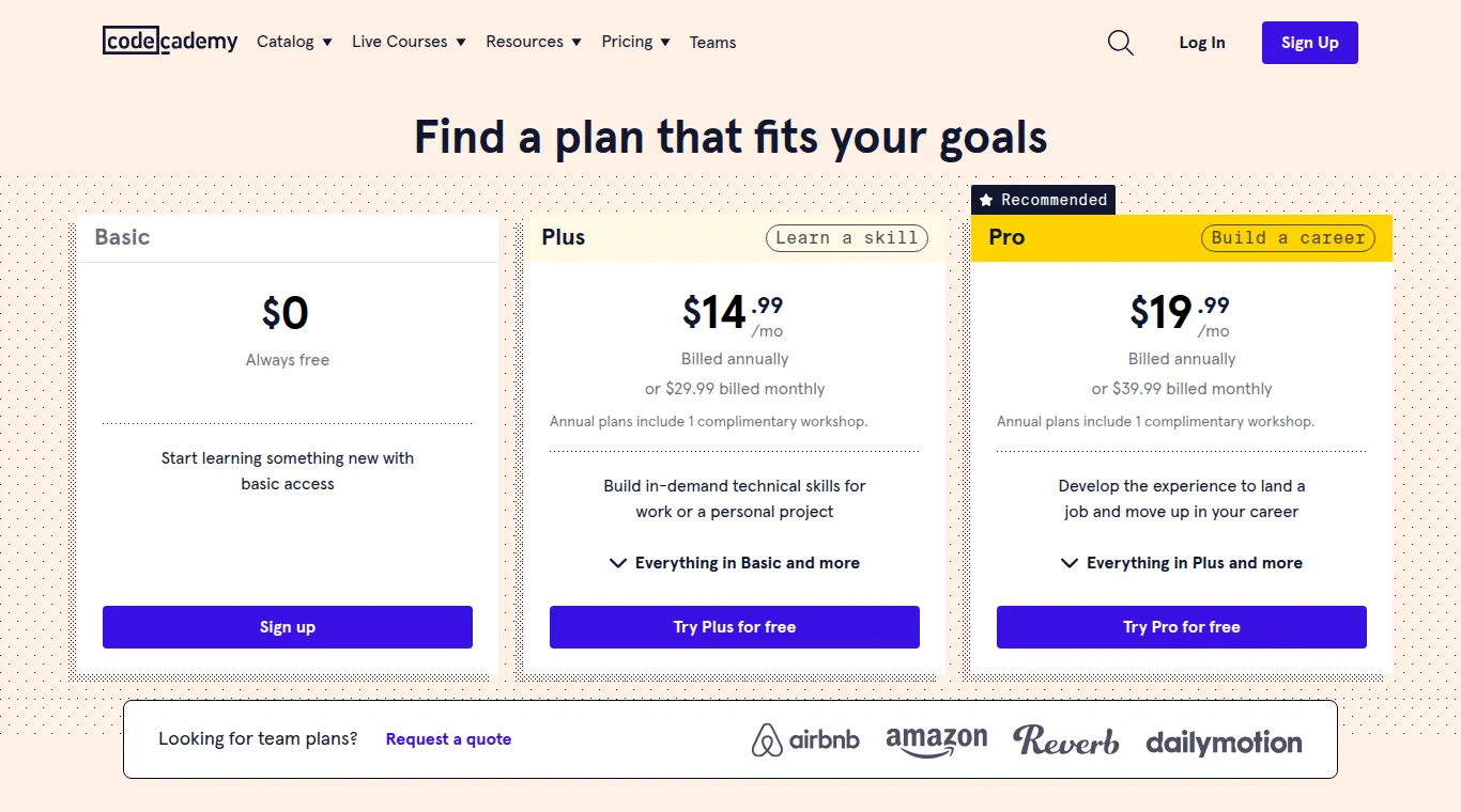 Page des tarifs de Codecademy : Basic gratuit, Plus à 14,99 $ par mois facturé à l'année ou 29,99 $ au mois, Pro à 19,99 $ par mois facturé à l'année ou 39,99 $ au mois.